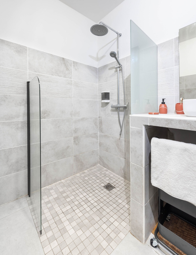 Bathroom 5, Les Hauts du Fort, Rémire-Montjoly