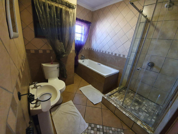 Bathroom 4, Castello Guest House Vryburg, Dr Ruth Segomotsi Mompati