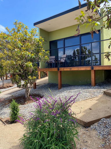 Exterior 11