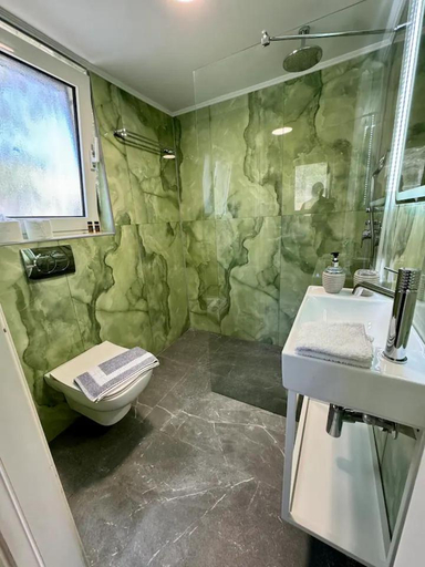 Bathroom 2, Seafront Apartment, North Aegean