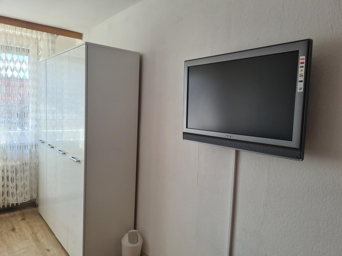 Others 3, Ayik Apartments, Peine