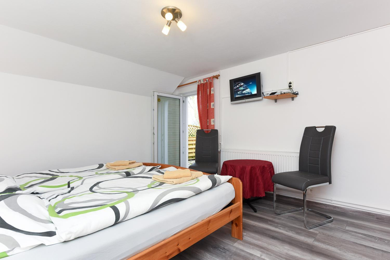 Others 3, Pension Pradler Zimmer Erdgeschoß, Wittmund