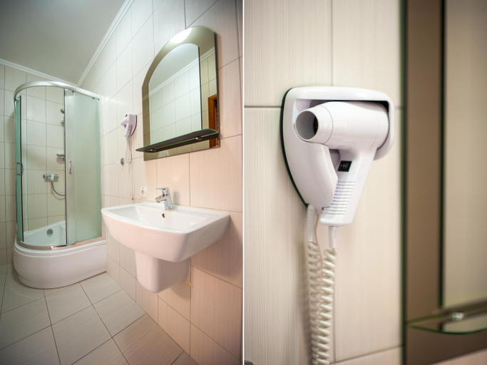 Bathroom 3, Stanislaviv, Ivano-Frankivs'ka