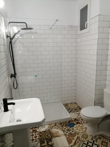Bathroom 3, Alcaravaneras Hostel, Las Palmas