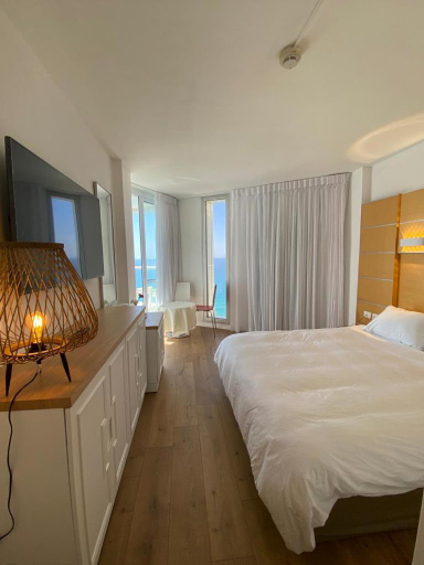 Bedroom, King Solomon Hotel
