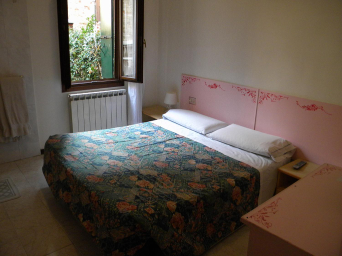 Others 5, Hotel Adua, Venezia