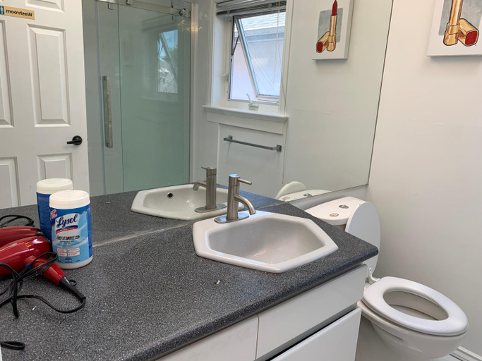 Bathroom 3, One Bedroom queen bed Sharing Washroom in Tiger Sweet House License##, Greater Vancouver