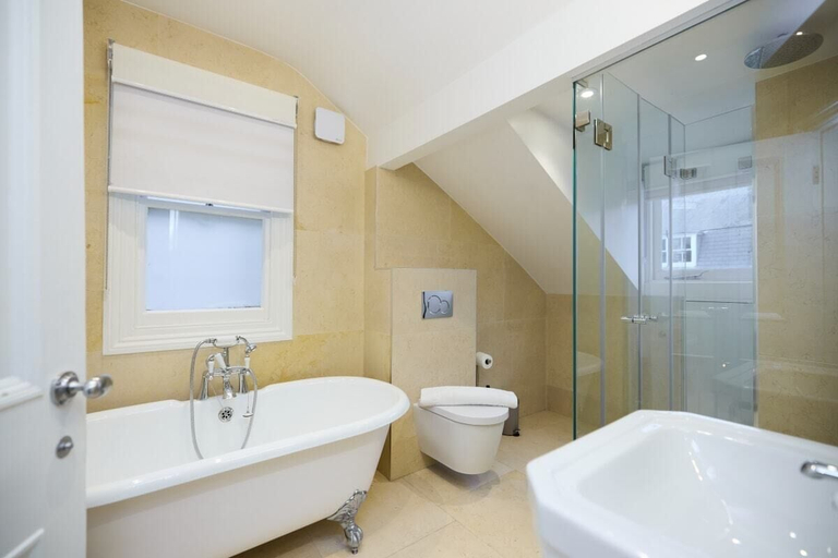 Bathroom 4, The Belsize Park Place - Charming 6bdr Home With Garden, London