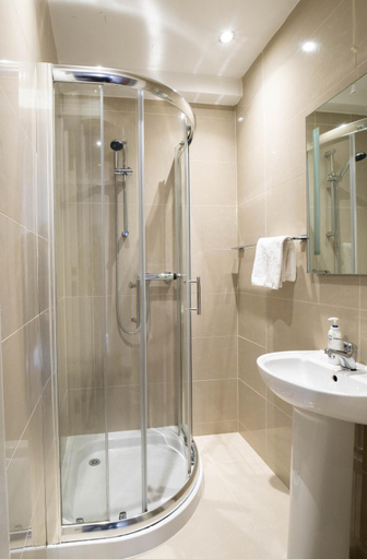 Bathroom 2, BOTANIC APARTMENT SLEEPS 6, Belfast