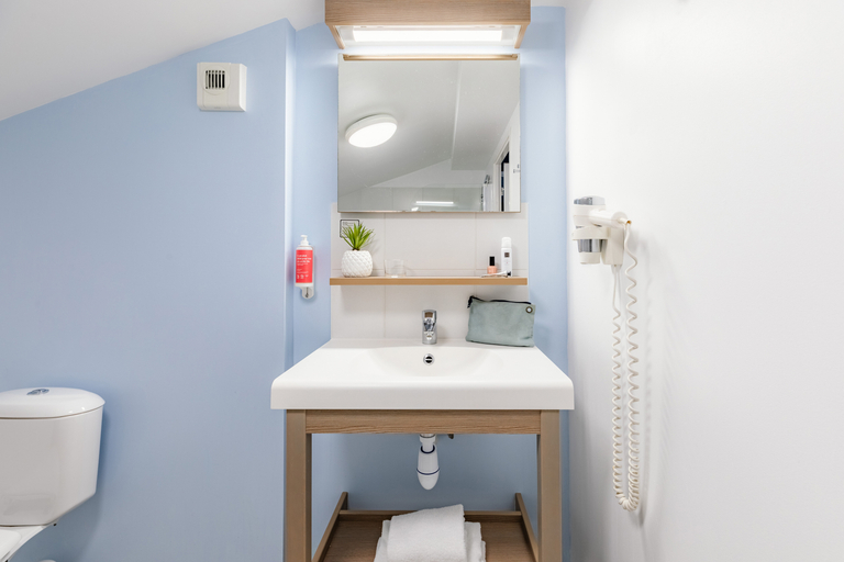 Bathroom 14
