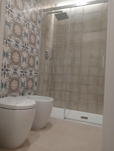 Bathroom 4, Vicol8Netino, Syracuse