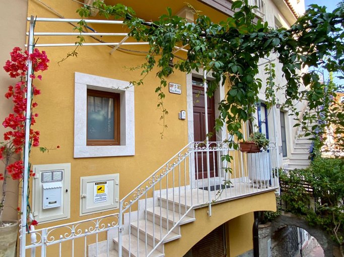 Others 5, Casa FERRARA, Messina