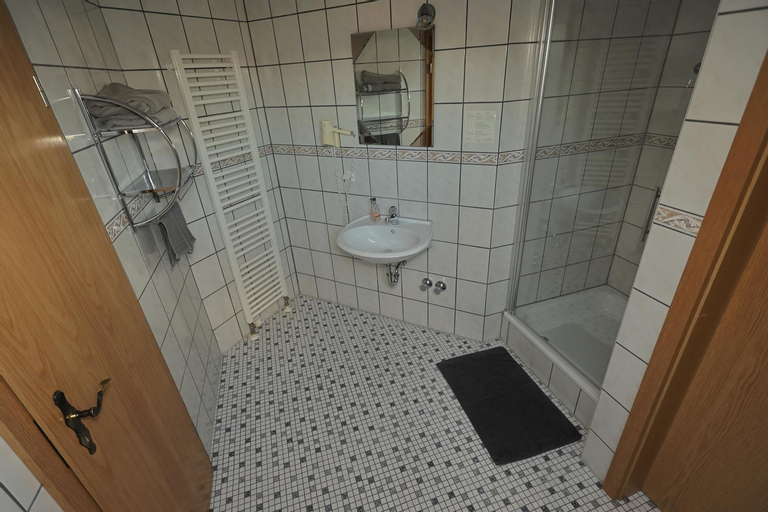 Bathroom 10
