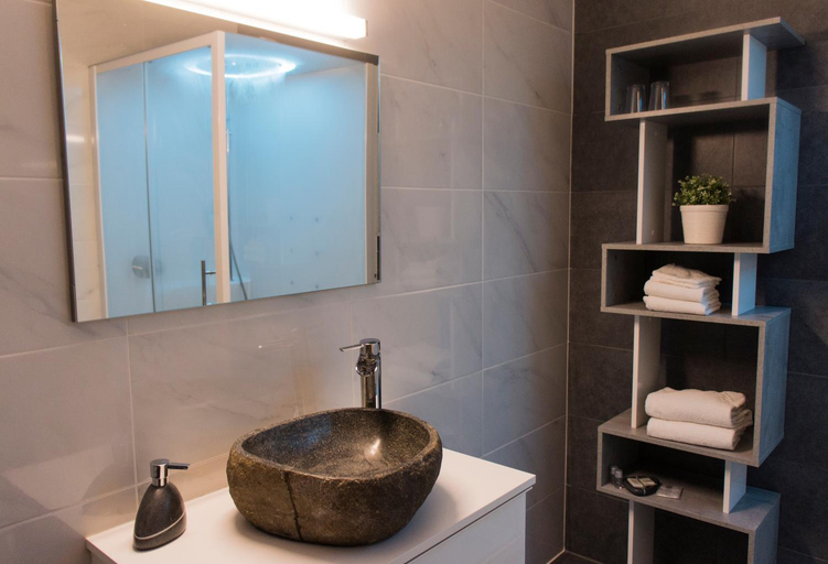 Bathroom 4, Hotel Adoma, Oost-Vlaanderen