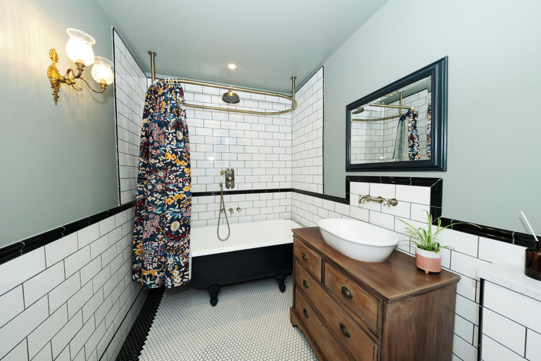 Bathroom 3, The Doghouse Inn, East Sussex
