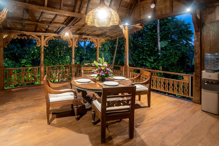 Dining Room 17