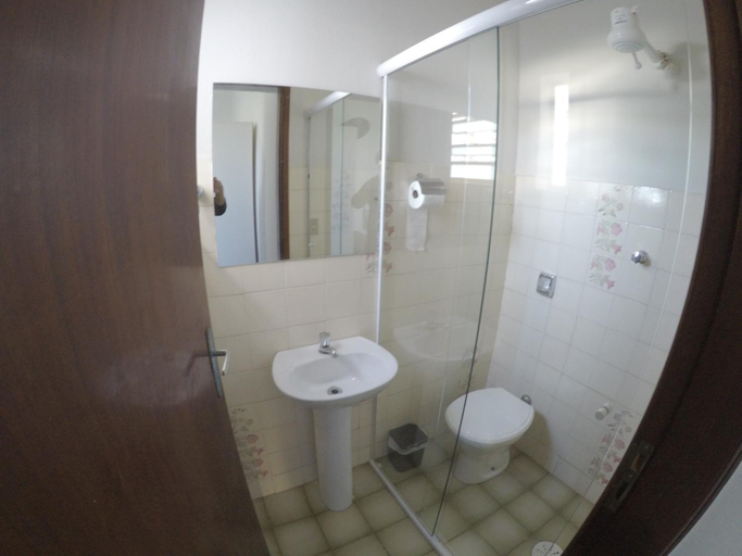 Bathroom 4, Quartos Delfim Moreira, Varginha