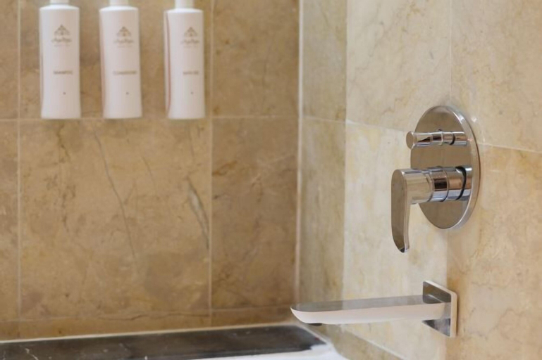Bathroom 15