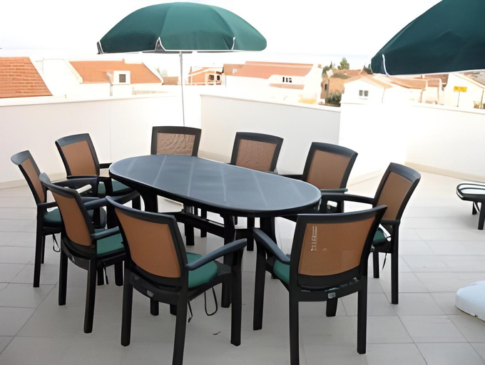 Food & Drinks 5, Apartments Slavica Trogir, Okrug