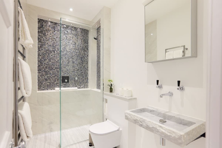 Bathroom 4, The Charm of Chelsea - Modern 4bdr With Shared Courtyard, London