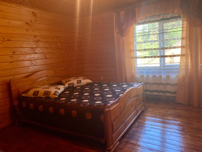 Bedroom 4, Medova Hata, Skolivs'kyi