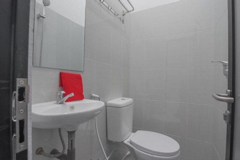 Bathroom 8