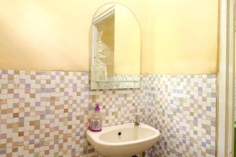 Bathroom 9