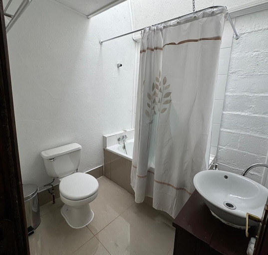 Bathroom 3, HOSTAL AMERINDIA, Última Esperanza