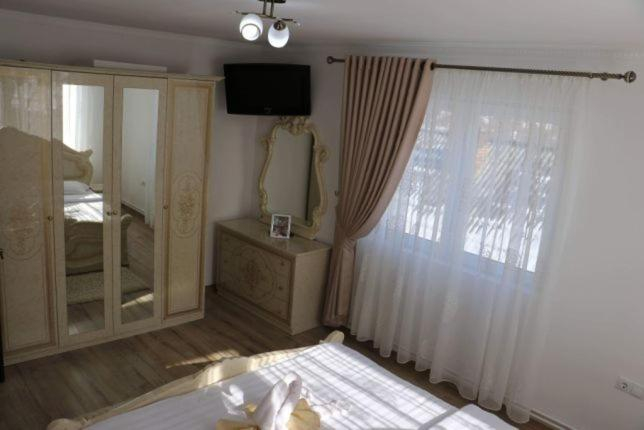 Bedroom 2, Casa DAIANA, Moisei