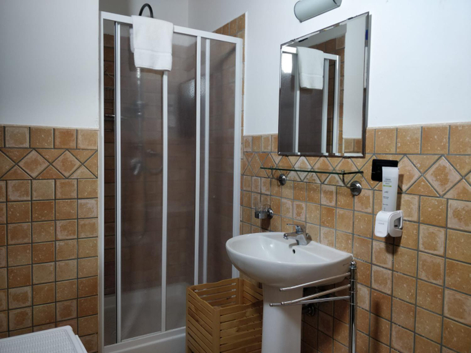 Bathroom 3, Agriturismo Fratelli Mizzon, Latina