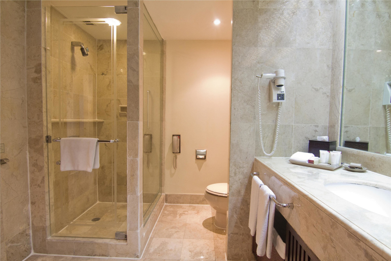 Bathroom 18