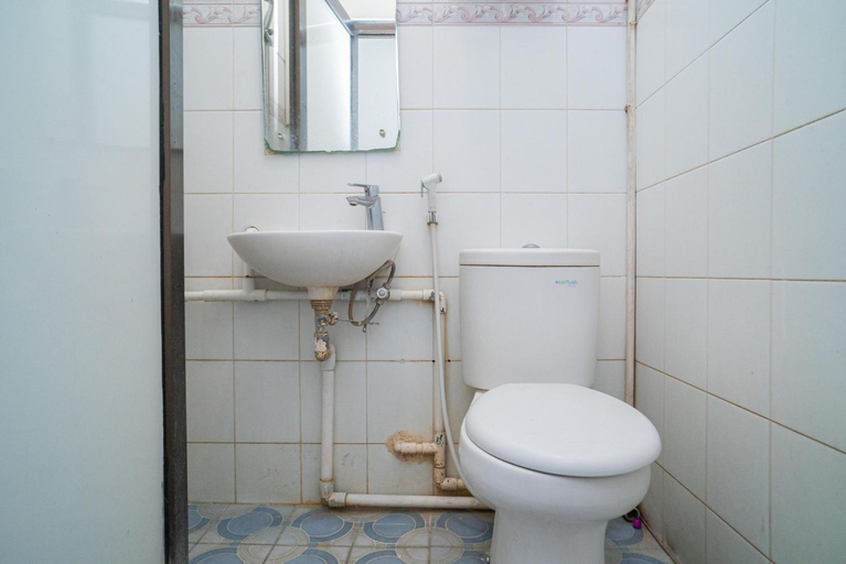 Bathroom 10