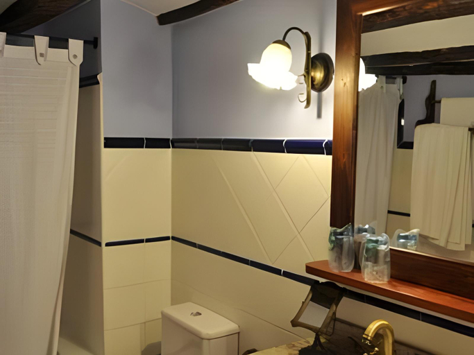 Bathroom 4, Hotel la Casa del Abuelo, Teruel