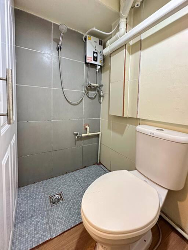 Bathroom 3, Chubby 5 Room 3, Bang Plad