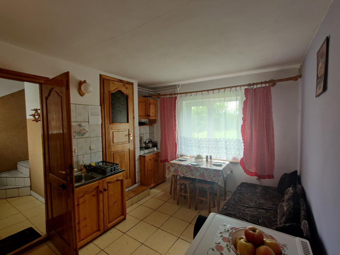 Others 4, Przy Winogronie, Lesko