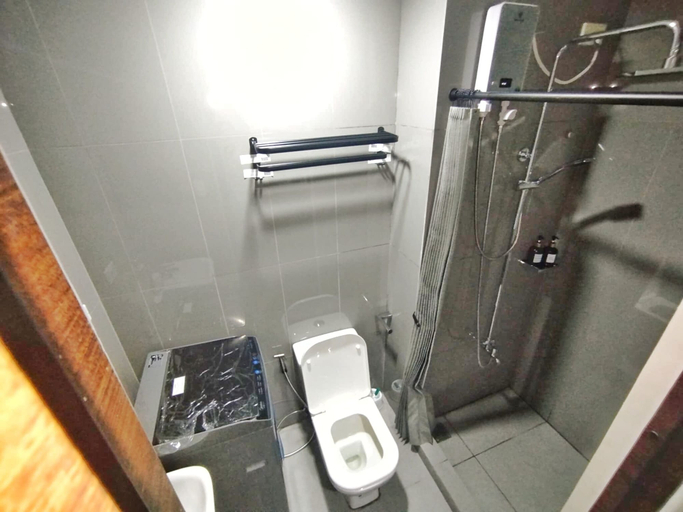 Bathroom 4, CitySkyline View 53F-Air Residences, Makati City
