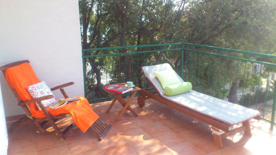 Others 2, Apartments Diana, Primošten