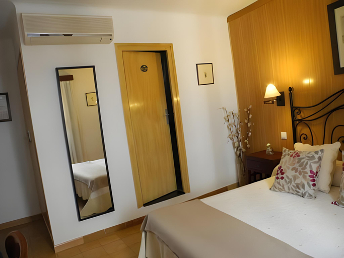 Bedroom 2, Hotel Cap dOr - Children Only from 15 Years Old, Girona