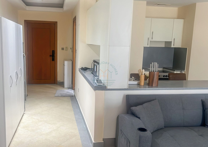 Others 2, Snug Studio With City Views, Perfect For Couples, Dubai