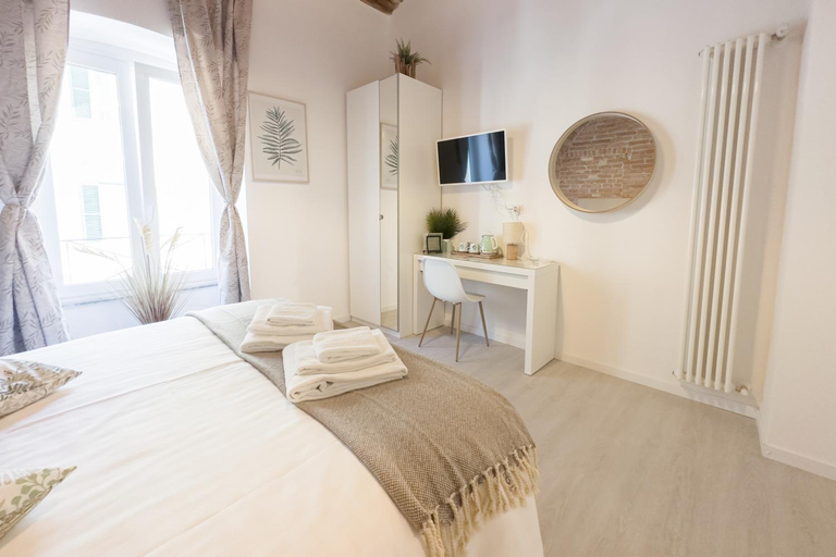 5, White Ostilia Apartments, Roma