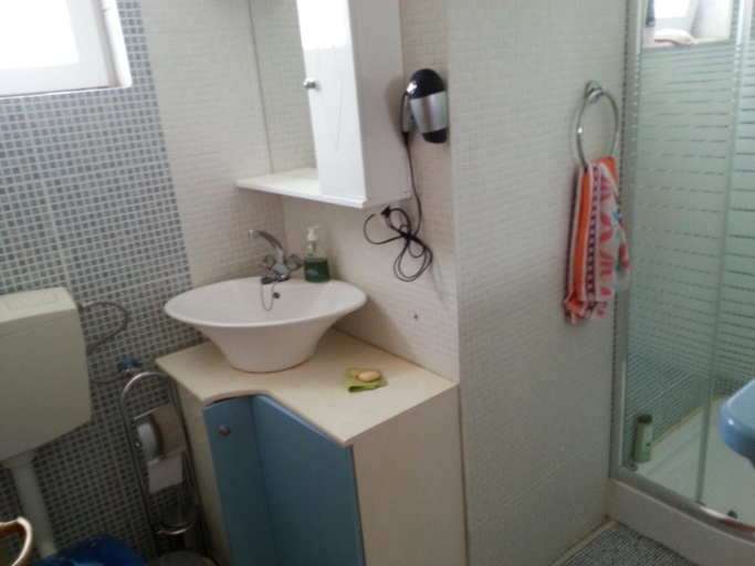 Bathroom 3, Orange Fodele, Crete