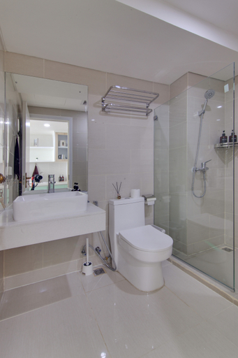 Bathroom 5, 1BR Daan Mogot City W/ Pool, Jakarta Barat