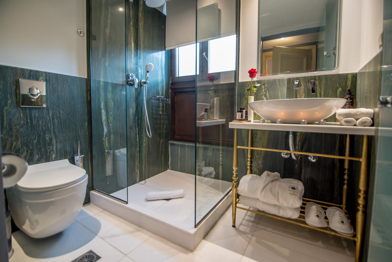 Bathroom 3, Battaglia di Lepanto, West Greece
