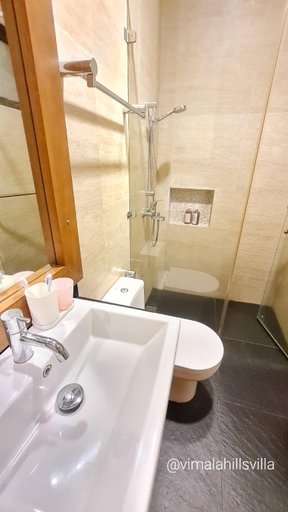 Bathroom, Premium 6 Bedroom Villa Private Pool Vimala Hills, Bogor