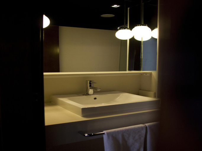 Bathroom 5, Hostal Badaloni, Barcelona