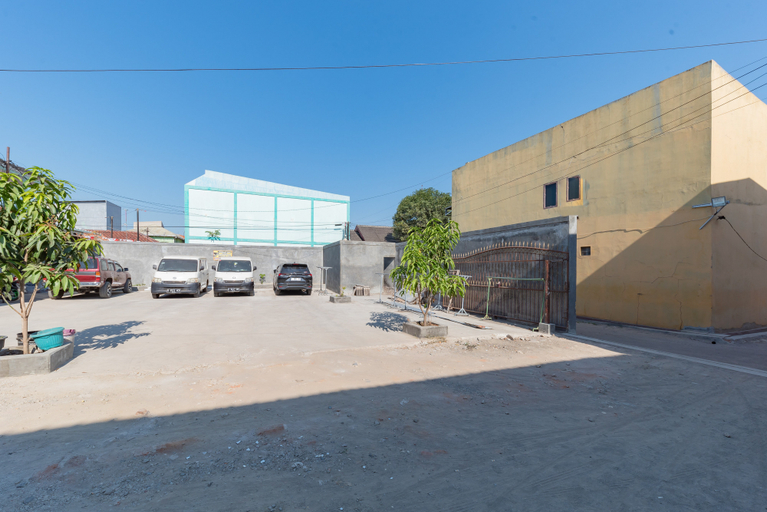 Exterior & Views 2, Urbanview Aurel House Cirebon, Cirebon