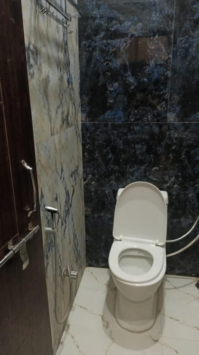 Bathroom, Shivansh Venktesh Vilas, Varanasi
