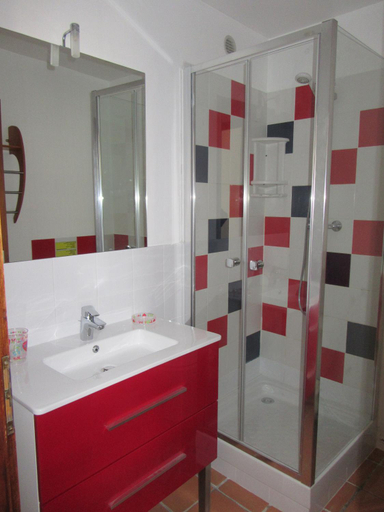 Bathroom 4, Le Pas des Lanciers, Bouches-du-Rhône