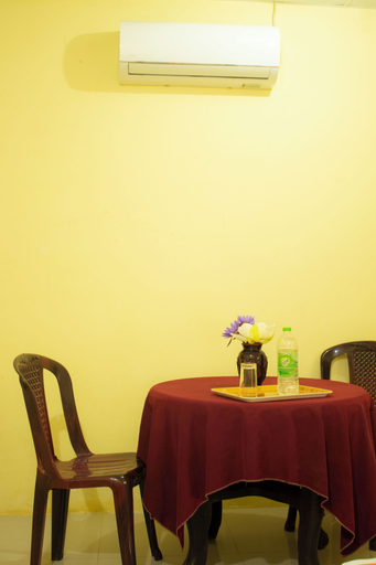 Food & Drinks, Leon Lakeside Hotel, Katharagama
