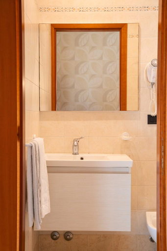 Bathroom 4, Hotel Pardini, Lucca